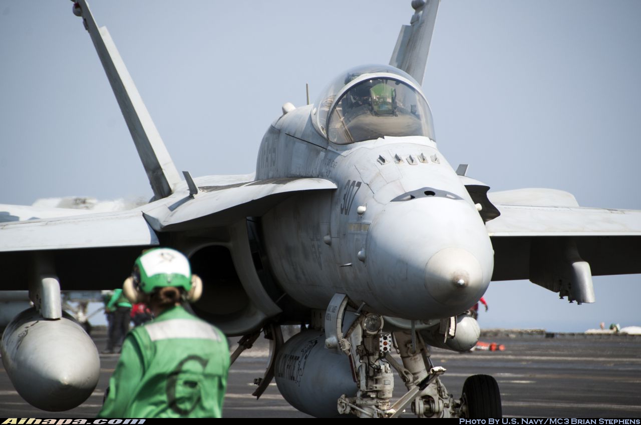 麦克唐纳-道格拉斯 F/A-18C&ldquo;大黄蜂&rdquo; \vert{} ID:15128