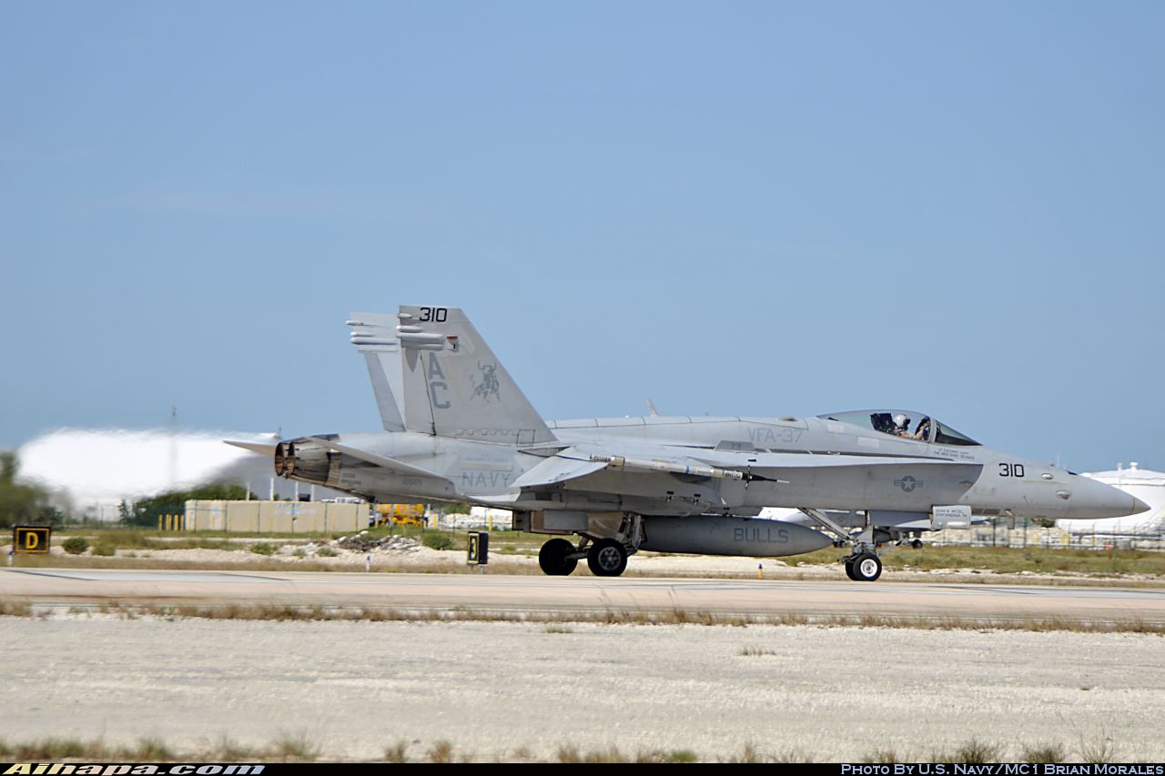 麦克唐纳-道格拉斯 F/A-18C&ldquo;大黄蜂&rdquo; \vert{} ID:17014