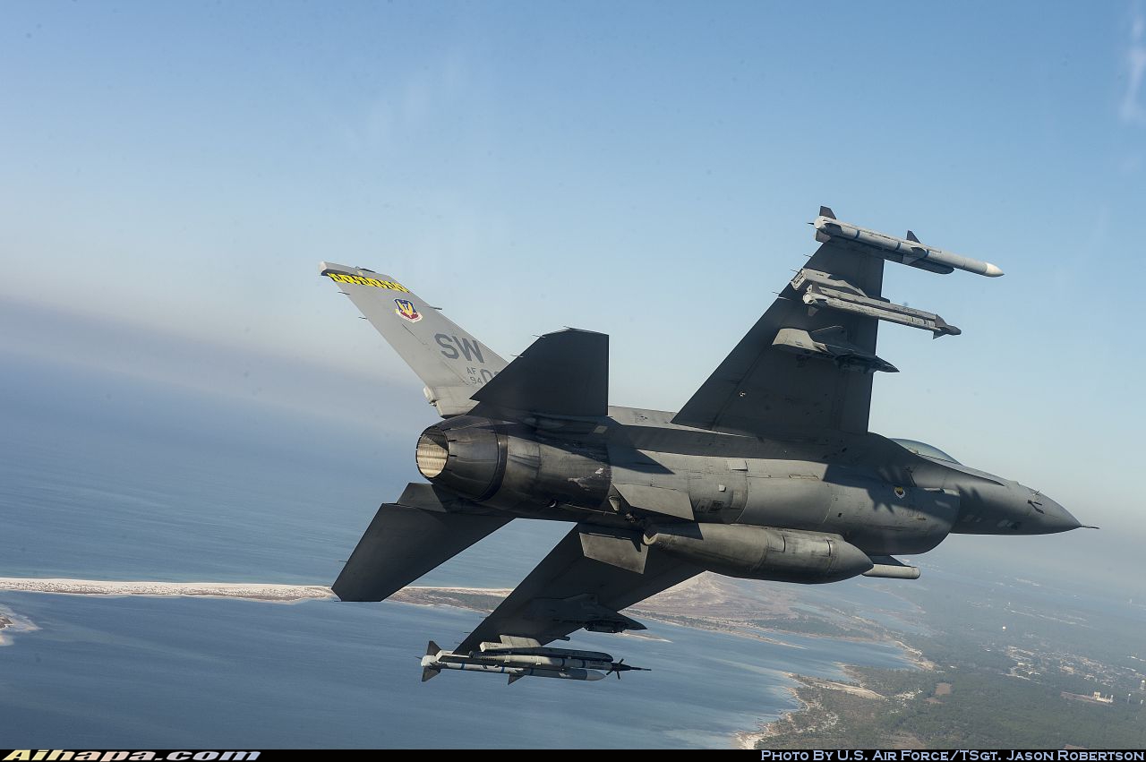 洛克希德-马丁 F-16CM&ldquo;战隼&rdquo; \vert{} ID:28029