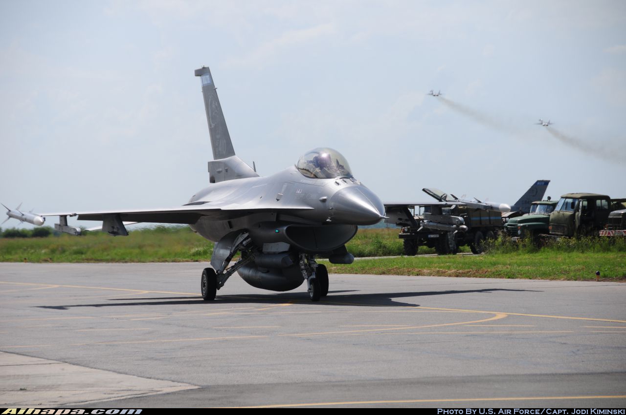 洛克希德 F-16CM&ldquo;战隼&rdquo; \vert{} ID:7749