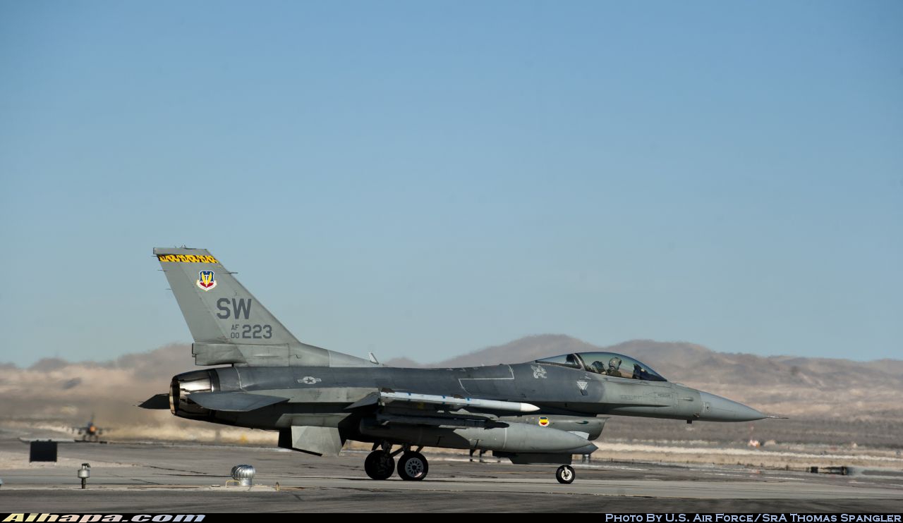 洛克希德-马丁 F-16CM&ldquo;战隼&rdquo; \vert{} ID:23407