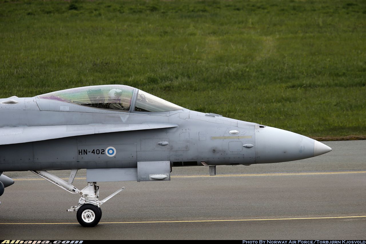 麦克唐纳-道格拉斯 F-18C&ldquo;大黄蜂&rdquo; \vert{} ID:26401