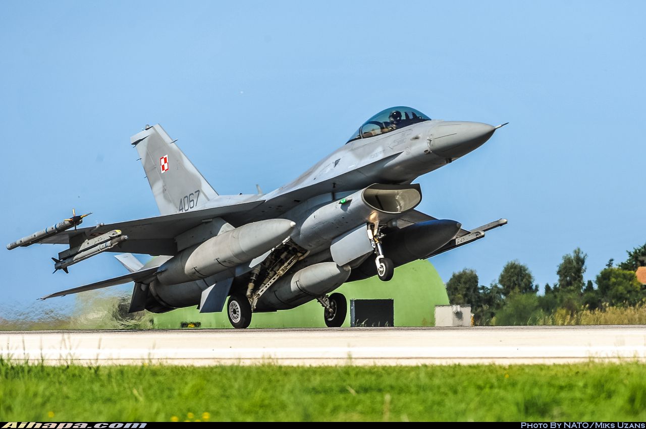 洛克希德-马丁 F-16CJ&ldquo;战隼&rdquo; \vert{} ID:30097