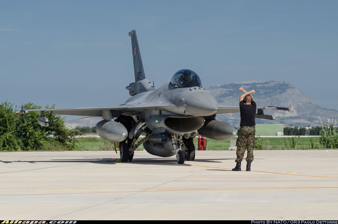洛克希德-马丁 F-16CJ&ldquo;战隼&rdquo; \vert{} ID:30093