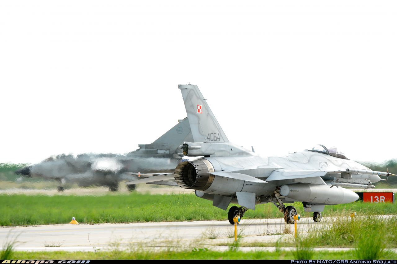 洛克希德-马丁 F-16CJ&ldquo;战隼&rdquo; \vert{} ID:30117