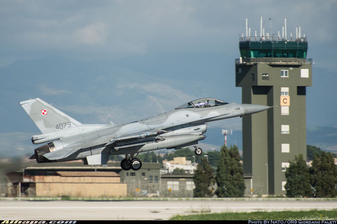 洛克希德-马丁 F-16CJ&ldquo;战隼&rdquo; \vert{} ID:30123