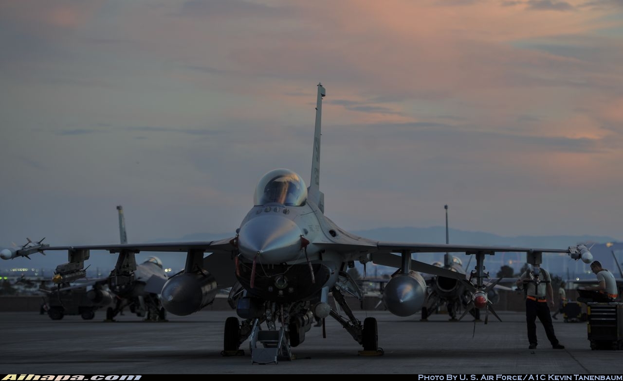 洛克希德-马丁 F-16CM&ldquo;战隼&rdquo; \vert{} ID:35931