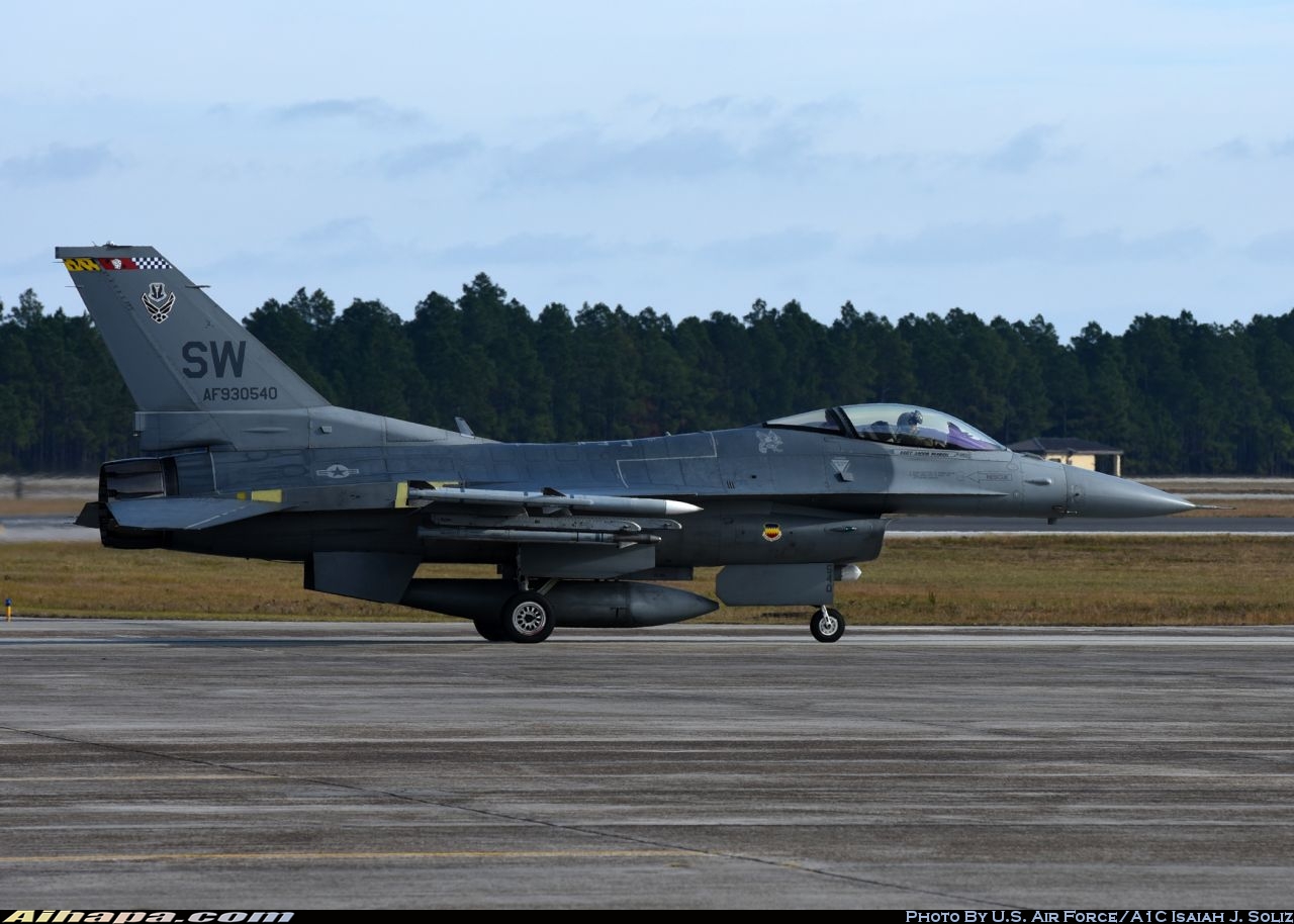 洛克希德-马丁 F-16CM&ldquo;战隼&rdquo; \vert{} ID:36145