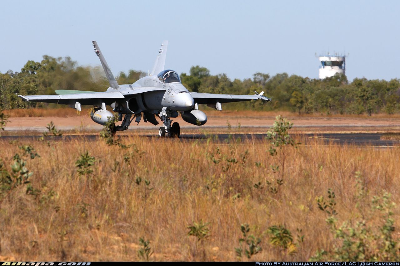 麦克唐纳-道格拉斯 F/A-18C&ldquo;大黄蜂&rdquo; \vert{} ID:19135