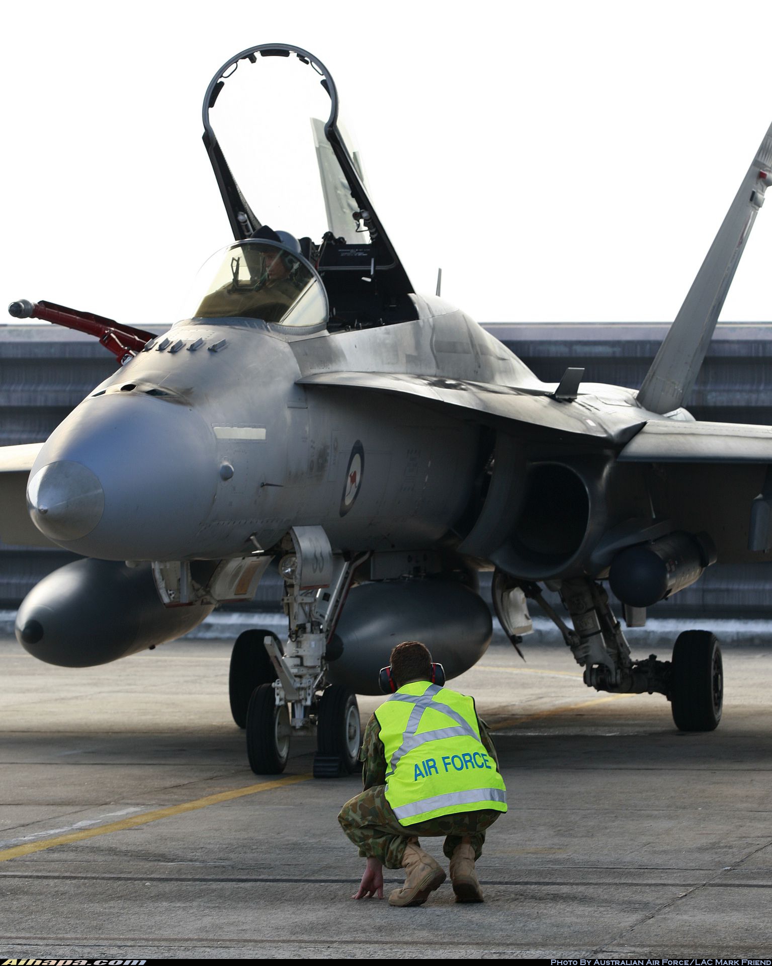 麦克唐纳-道格拉斯 F/A-18A&ldquo;大黄蜂&rdquo; \vert{} ID:19608