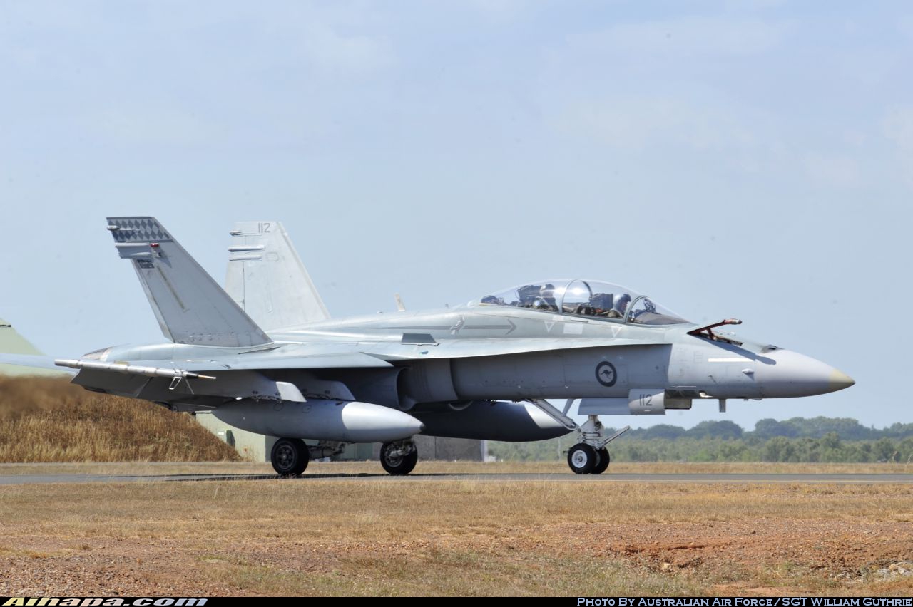 麦克唐纳-道格拉斯 F/A-18B&ldquo;大黄蜂&rdquo; \vert{} ID:21736