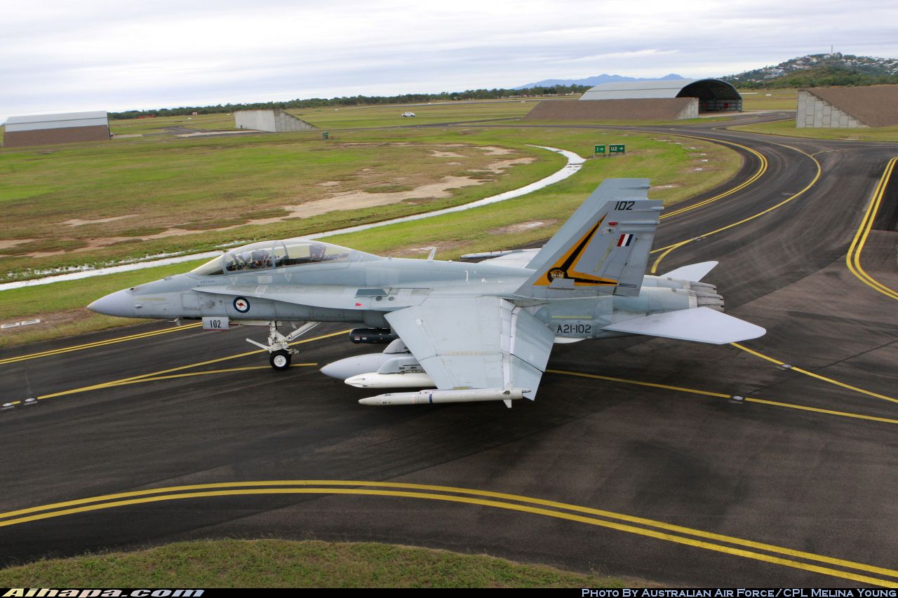 麦克唐纳-道格拉斯 F/A-18B&ldquo;大黄蜂&rdquo; \vert{} ID:12266