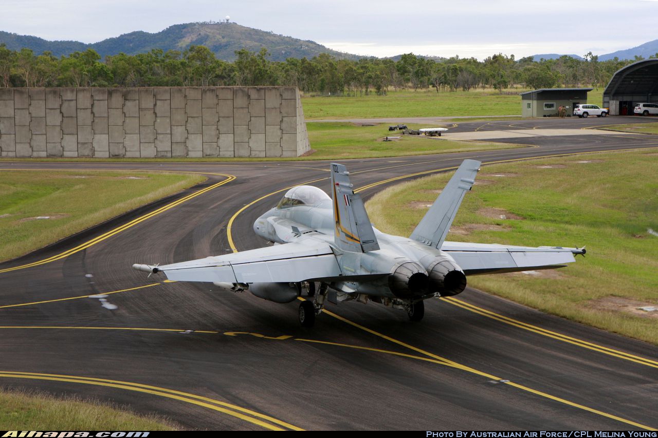 麦克唐纳-道格拉斯 F/A-18B&ldquo;大黄蜂&rdquo; \vert{} ID:12268
