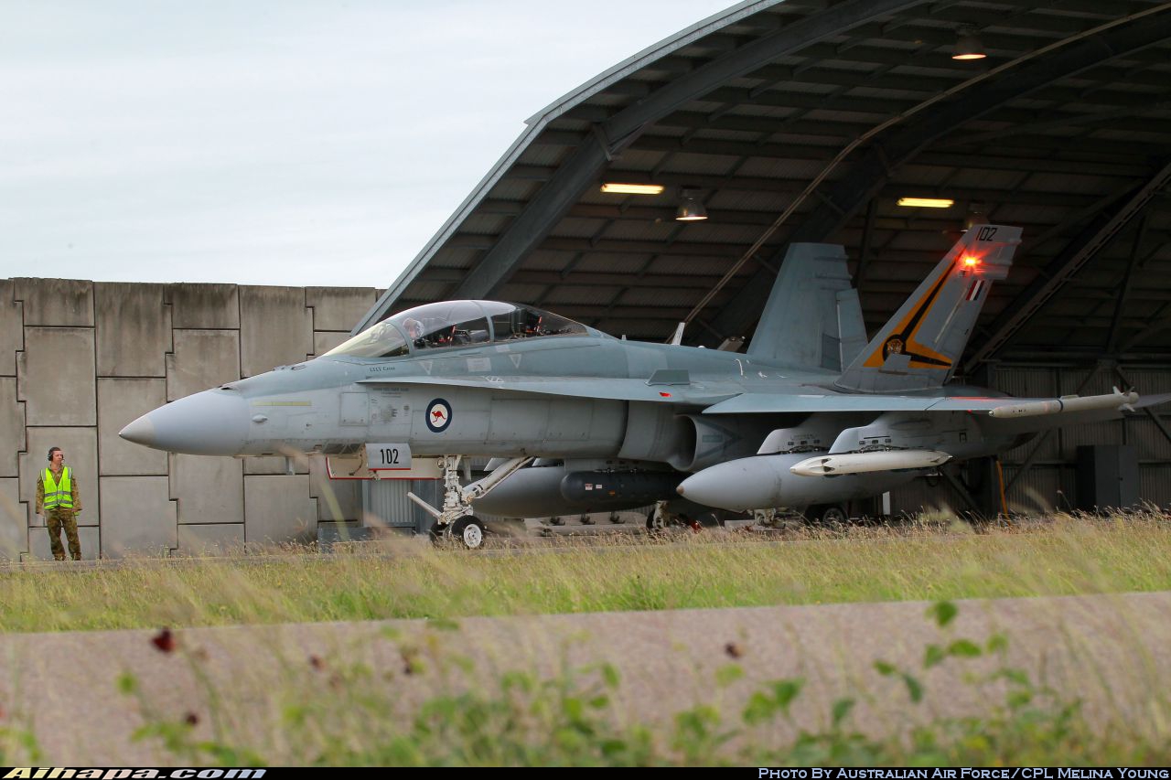 麦克唐纳-道格拉斯 F/A-18B&ldquo;大黄蜂&rdquo; \vert{} ID:12278
