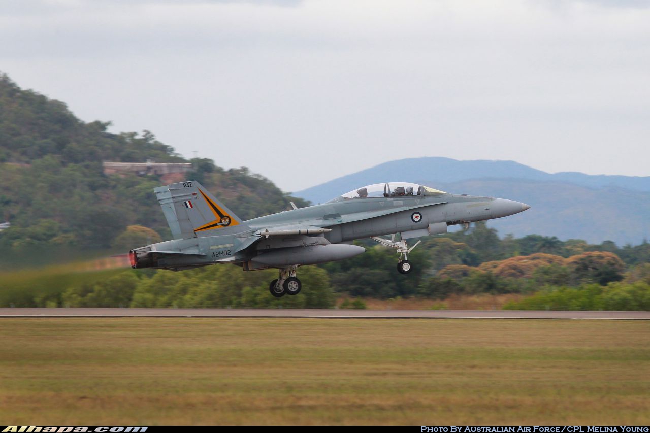 麦克唐纳-道格拉斯 F/A-18B&ldquo;大黄蜂&rdquo; \vert{} ID:12276
