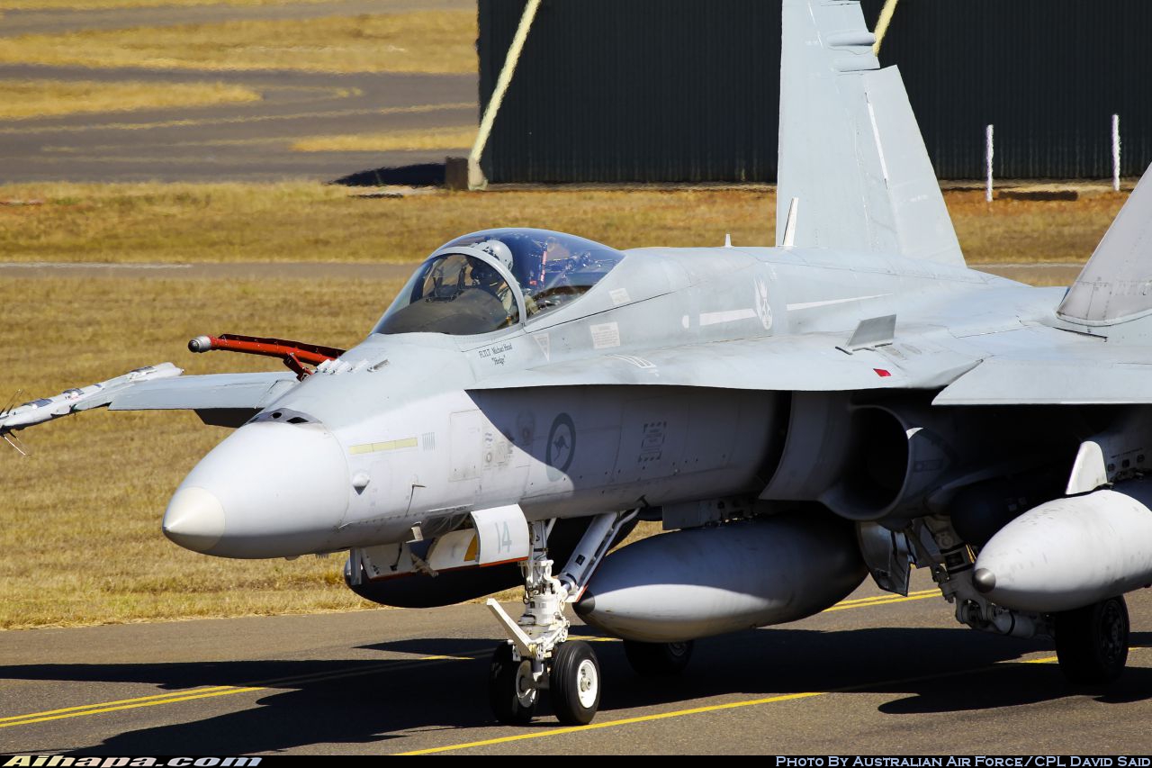 麦克唐纳-道格拉斯 F/A-18A&ldquo;大黄蜂&rdquo; \vert{} ID:9520