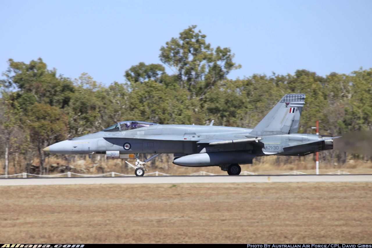 麦克唐纳-道格拉斯 F/A-18A&ldquo;大黄蜂&rdquo; \vert{} ID:9536
