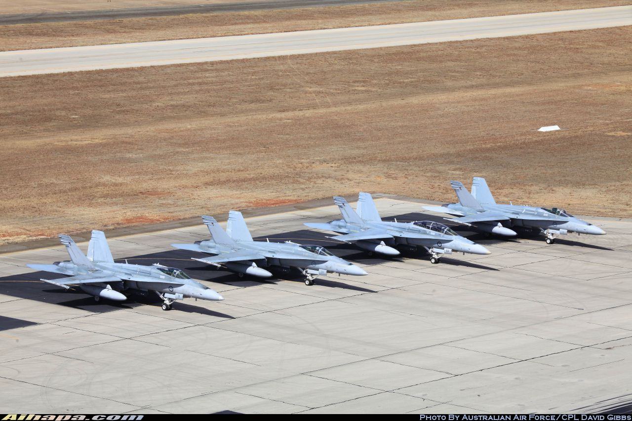 麦克唐纳-道格拉斯 F/A-18B&ldquo;大黄蜂&rdquo; \vert{} ID:9544