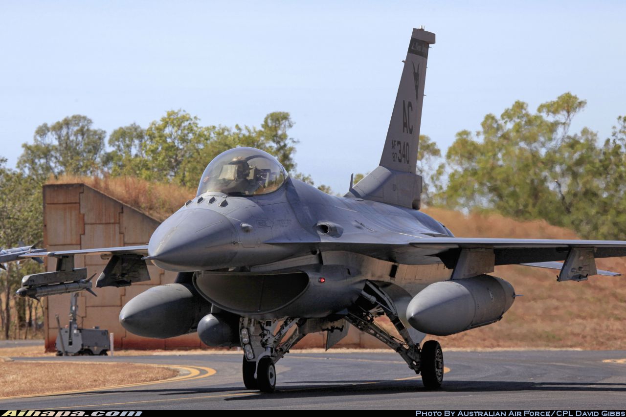 通用动力 F-16C&ldquo;战隼&rdquo; \vert{} ID:9990