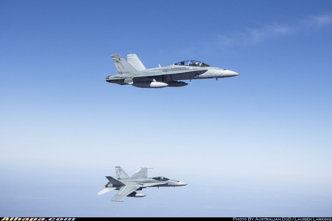 麦克唐纳-道格拉斯 F/A-18B&ldquo;大黄蜂&rdquo; \vert{} ID:14247