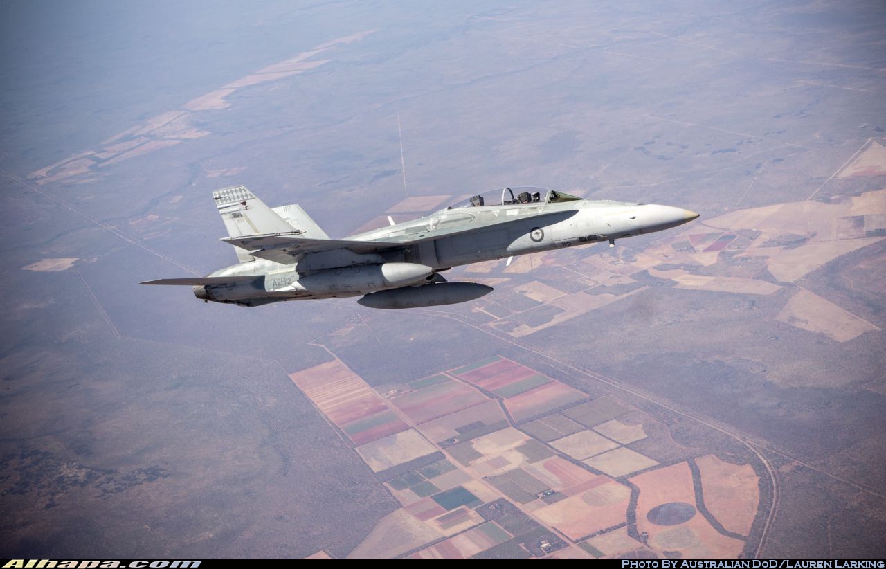 麦克唐纳-道格拉斯 F/A-18B&ldquo;大黄蜂&rdquo; \vert{} ID:14243