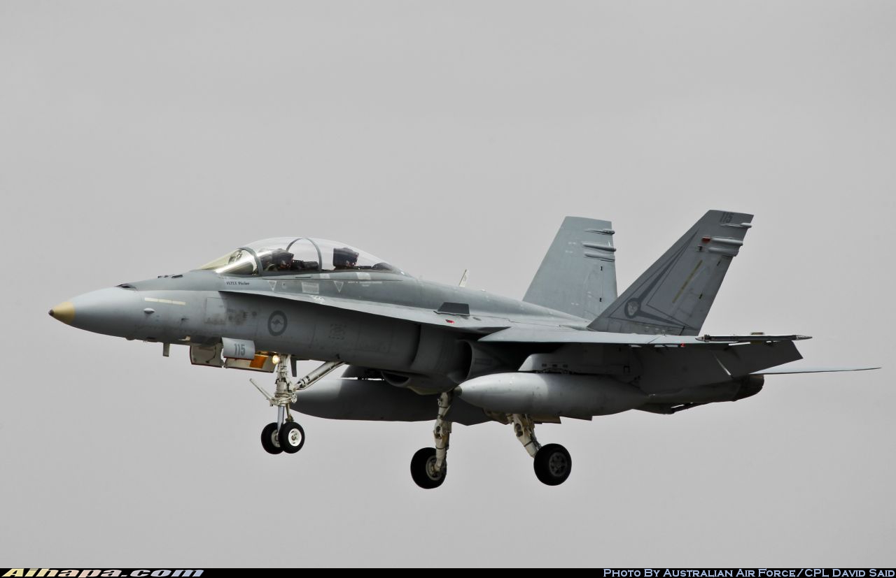麦克唐纳-道格拉斯 F/A-18B&ldquo;大黄蜂&rdquo; \vert{} ID:16685