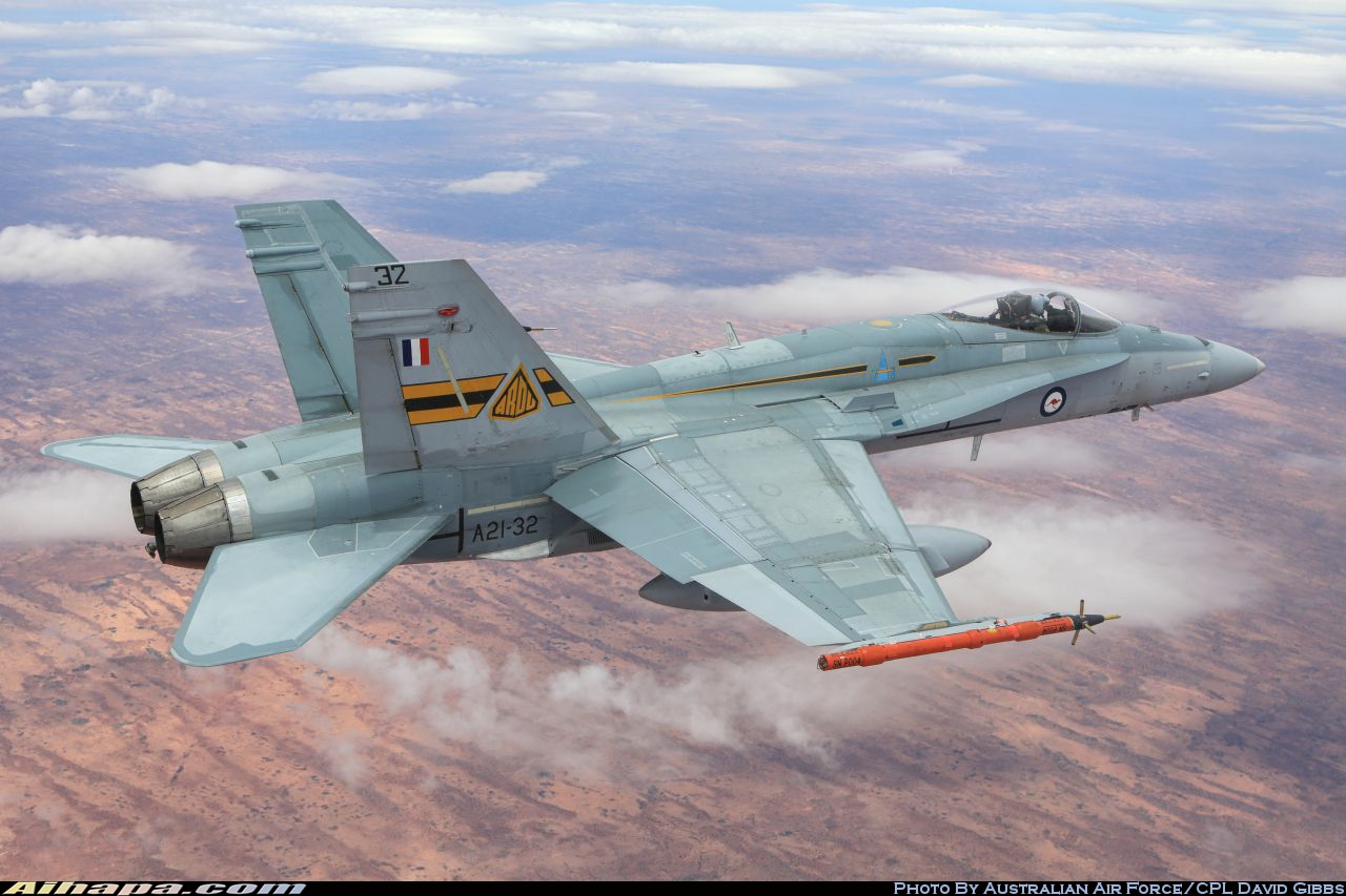 麦克唐纳-道格拉斯 F/A-18A&ldquo;大黄蜂&rdquo; \vert{} ID:18631