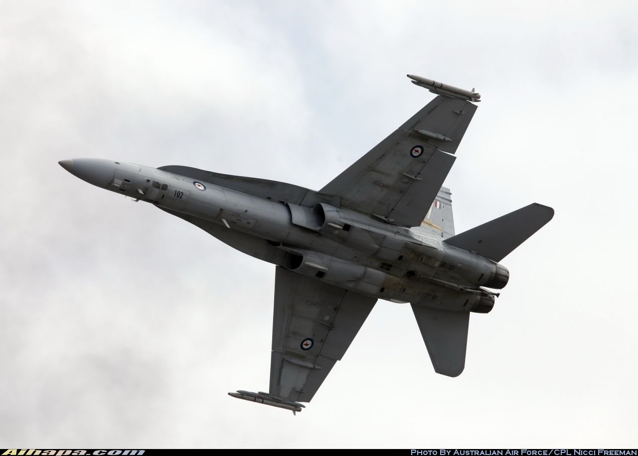 麦克唐纳-道格拉斯 F/A-18B&ldquo;大黄蜂&rdquo; \vert{} ID:23536