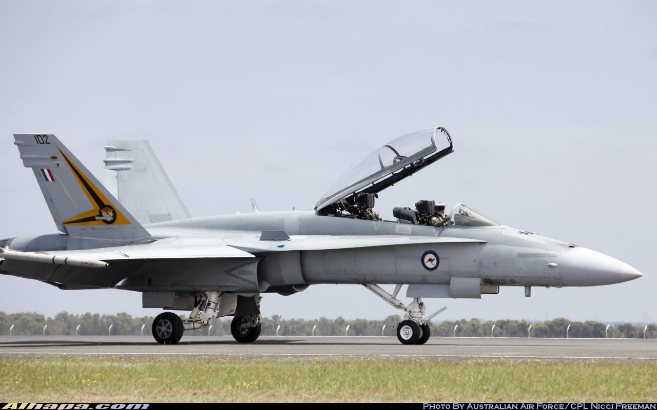 麦克唐纳-道格拉斯 F/A-18B&ldquo;大黄蜂&rdquo; \vert{} ID:23534