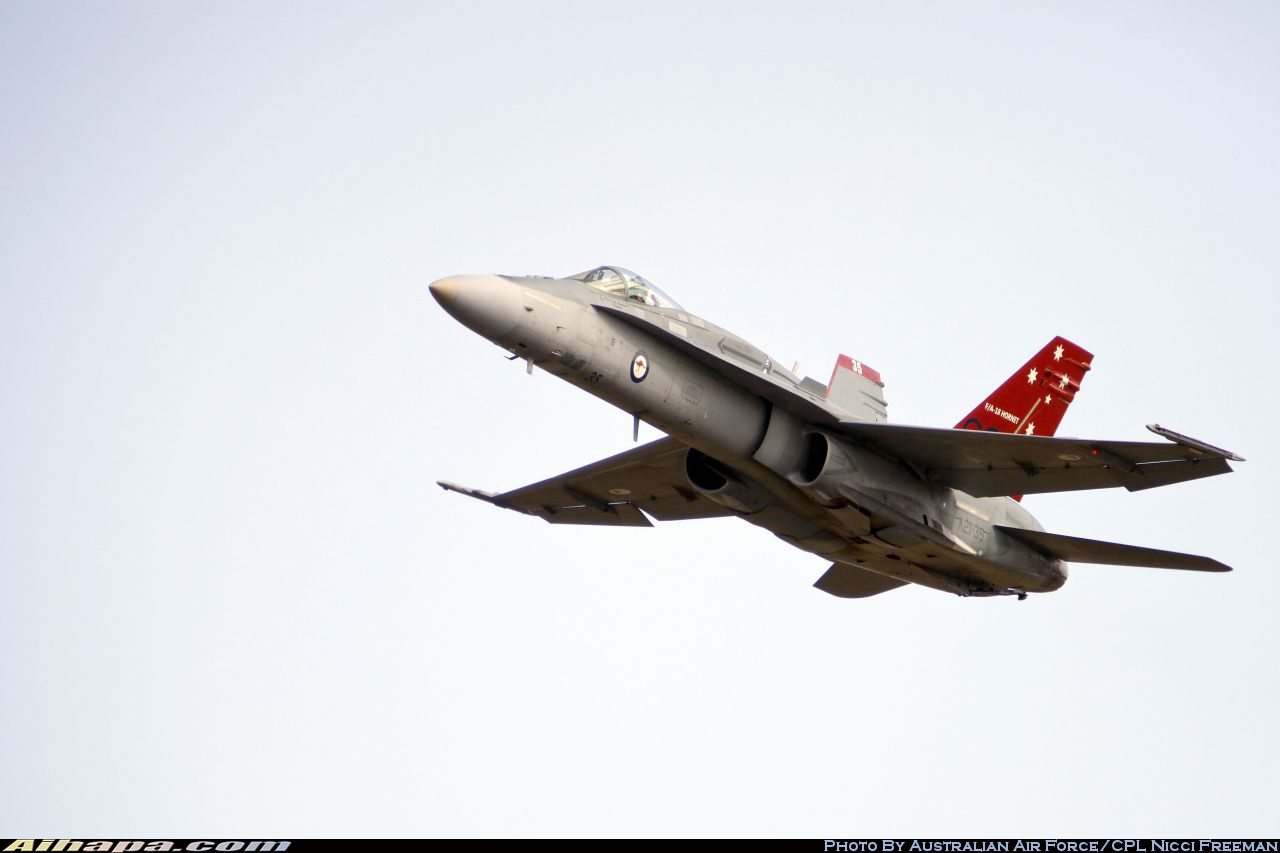 麦克唐纳-道格拉斯 F/A-18A&ldquo;大黄蜂&rdquo; \vert{} ID:23580