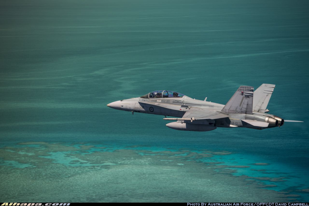 麦克唐纳-道格拉斯 F/A-18B&ldquo;大黄蜂&rdquo; \vert{} ID:24637