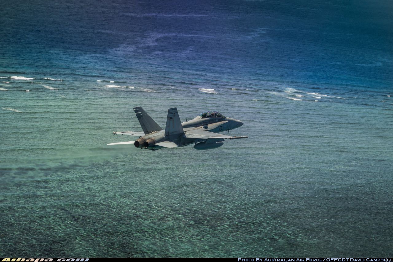 麦克唐纳-道格拉斯 F/A-18B&ldquo;大黄蜂&rdquo; \vert{} ID:24641