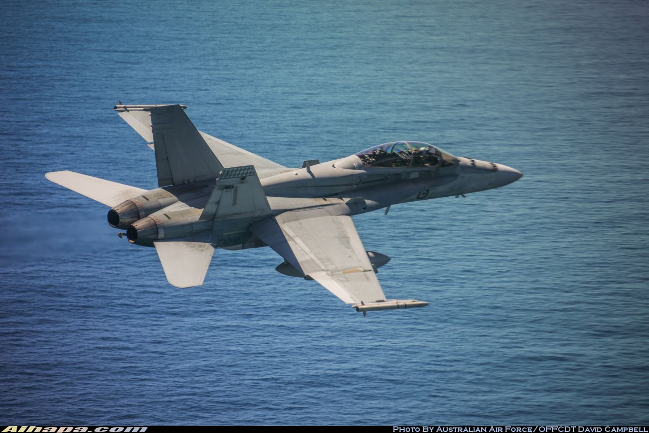 麦克唐纳-道格拉斯 F/A-18B&ldquo;大黄蜂&rdquo; \vert{} ID:24643