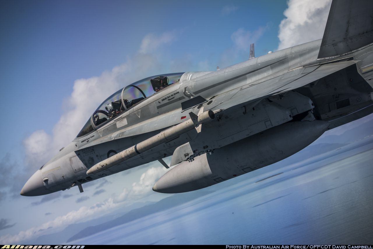 麦克唐纳-道格拉斯 F/A-18B&ldquo;大黄蜂&rdquo; \vert{} ID:24649