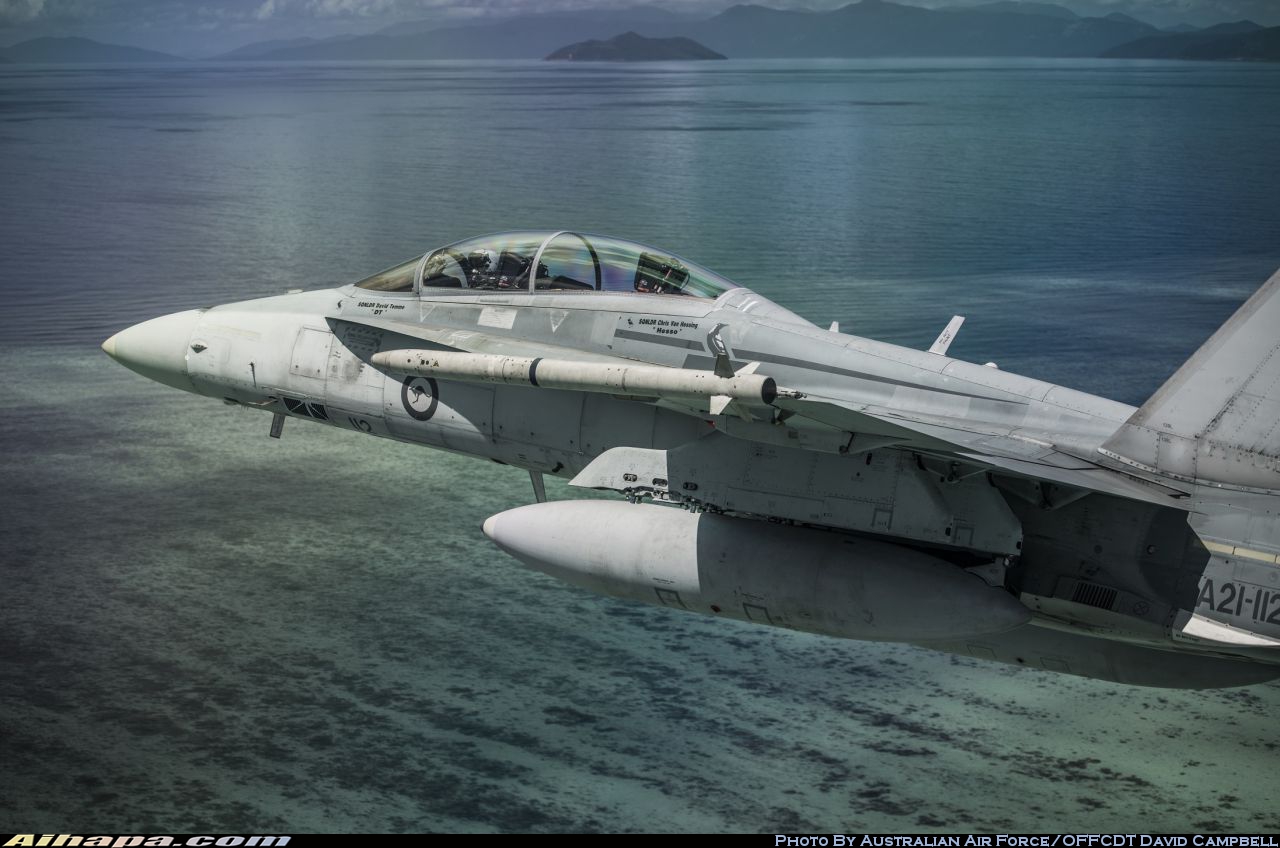 麦克唐纳-道格拉斯 F/A-18B&ldquo;大黄蜂&rdquo; \vert{} ID:24647