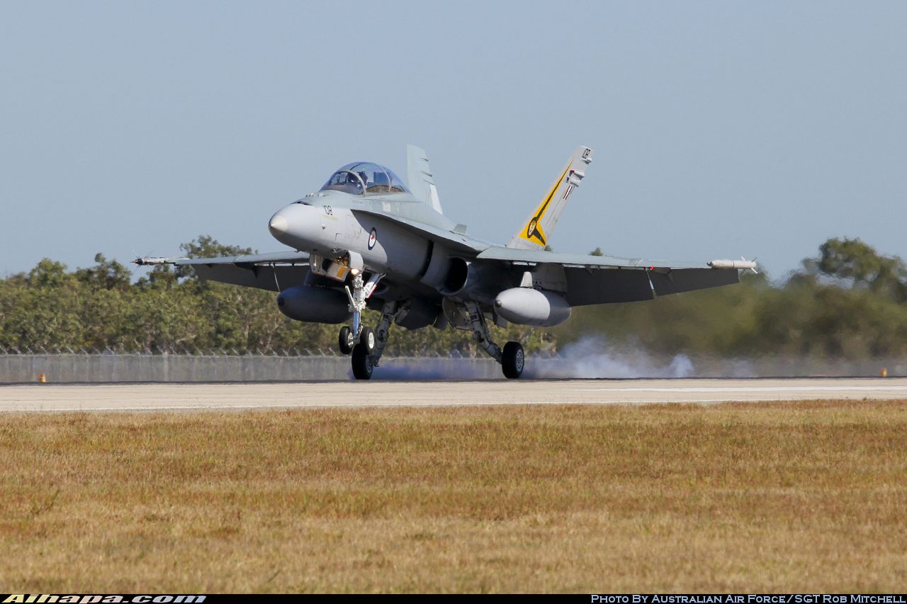 麦克唐纳-道格拉斯 F/A-18B&ldquo;大黄蜂&rdquo; \vert{} ID:26027