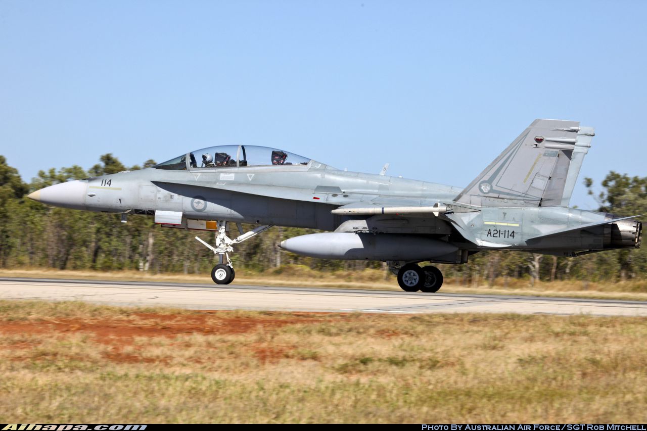 麦克唐纳-道格拉斯 F/A-18B&ldquo;大黄蜂&rdquo; \vert{} ID:26025