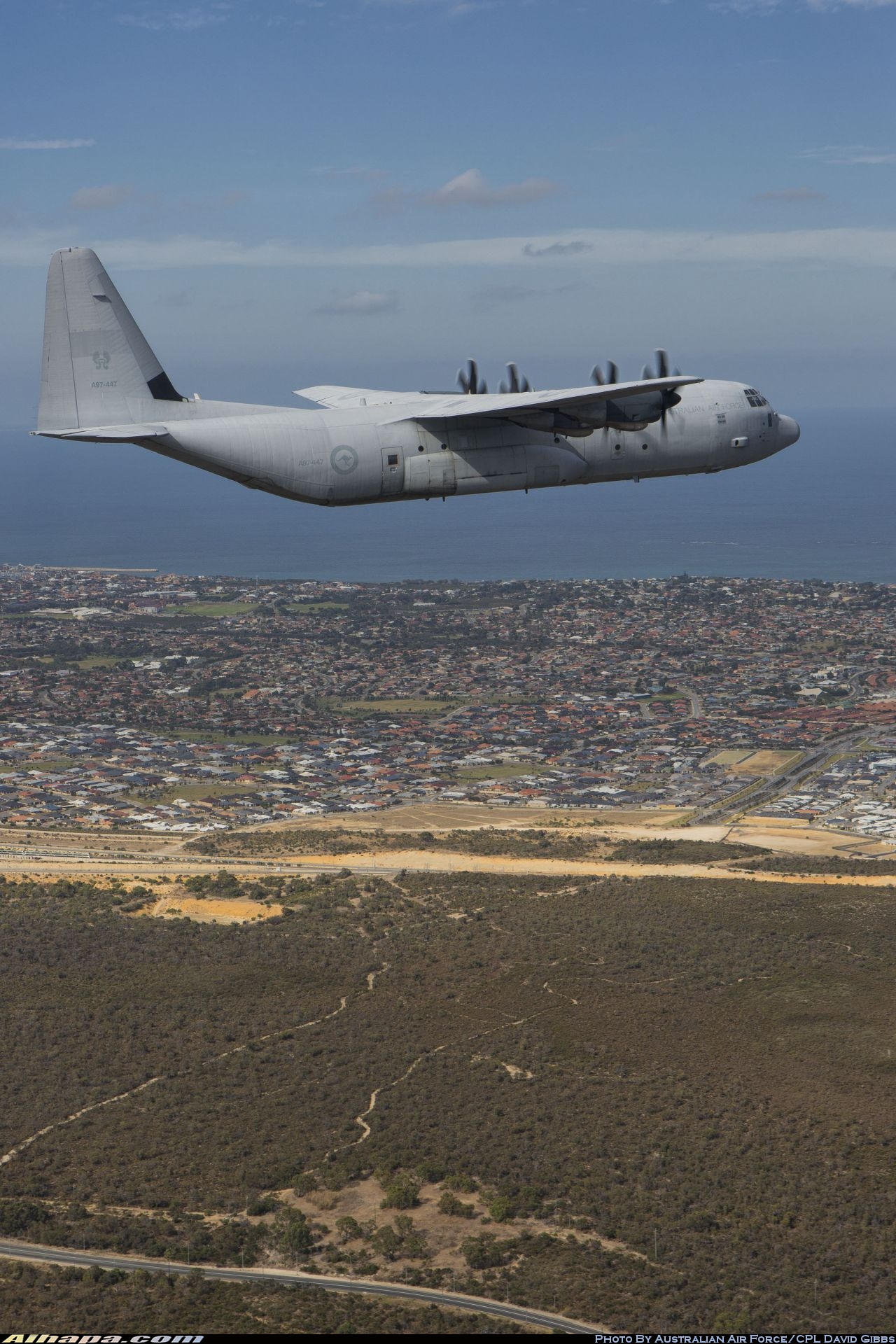 洛克希德-马丁 C-130J-30&ldquo;大力神&rdquo; \vert{} ID:32520