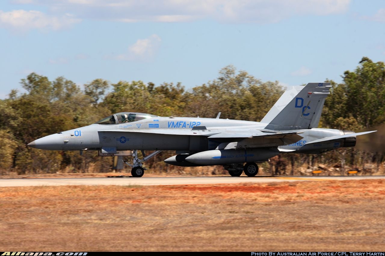 麦克唐纳-道格拉斯 F/A-18C&ldquo;大黄蜂&rdquo; \vert{} ID:33399