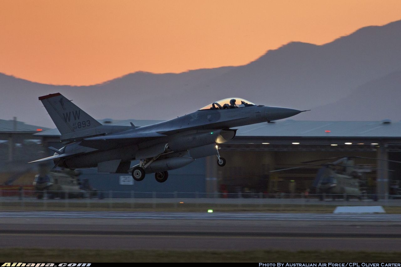 洛克希德-马丁 F-16CM&ldquo;战隼&rdquo; \vert{} ID:34921
