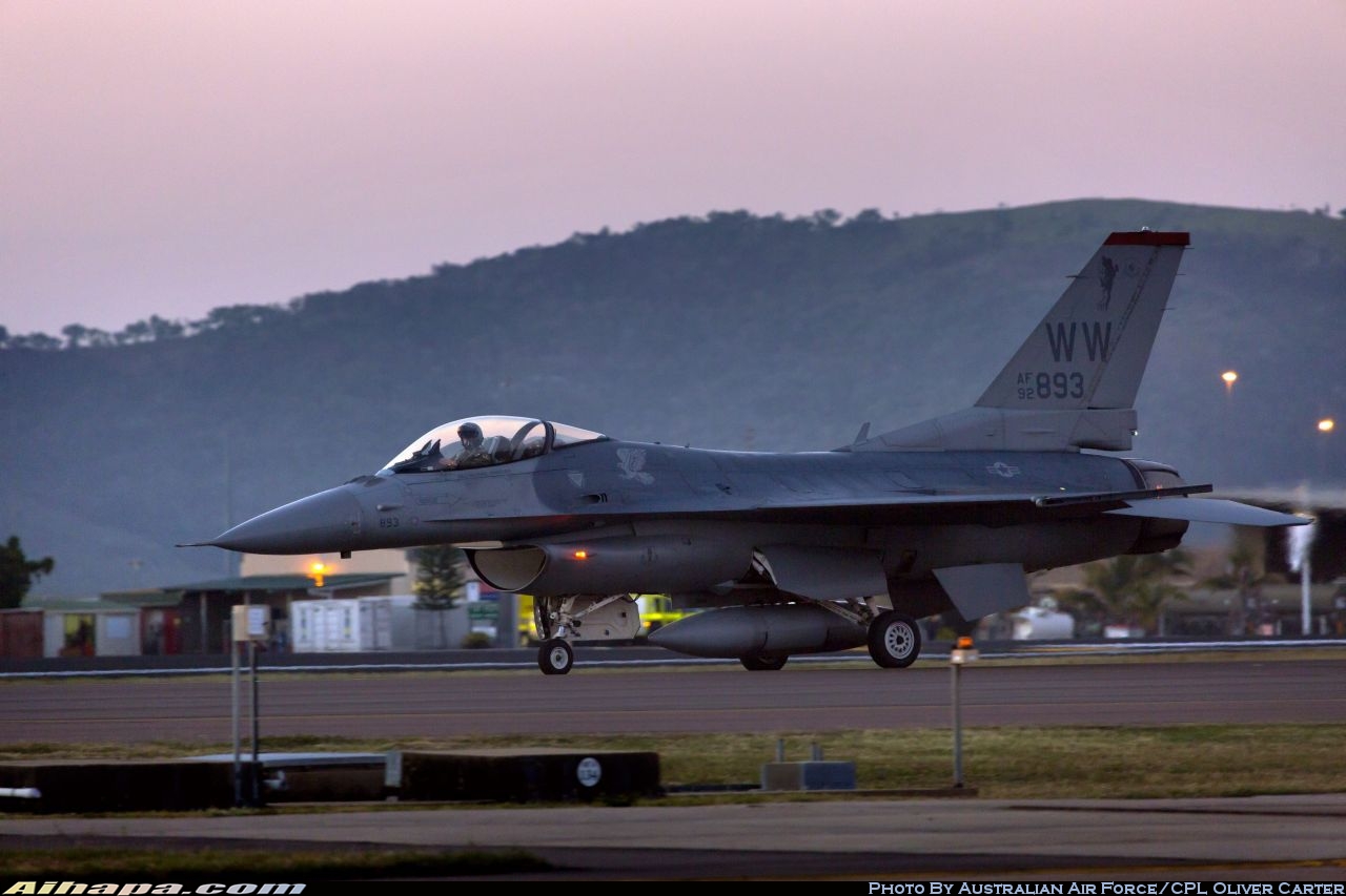 洛克希德-马丁 F-16CM&ldquo;战隼&rdquo; \vert{} ID:34919