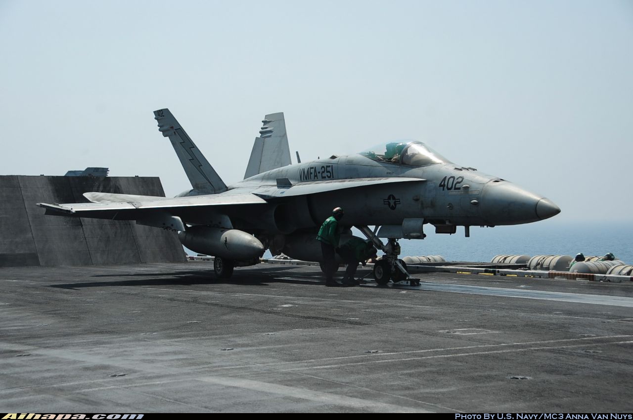 麦克唐纳-道格拉斯 F/A-18C&ldquo;大黄蜂&rdquo; \vert{} ID:30603