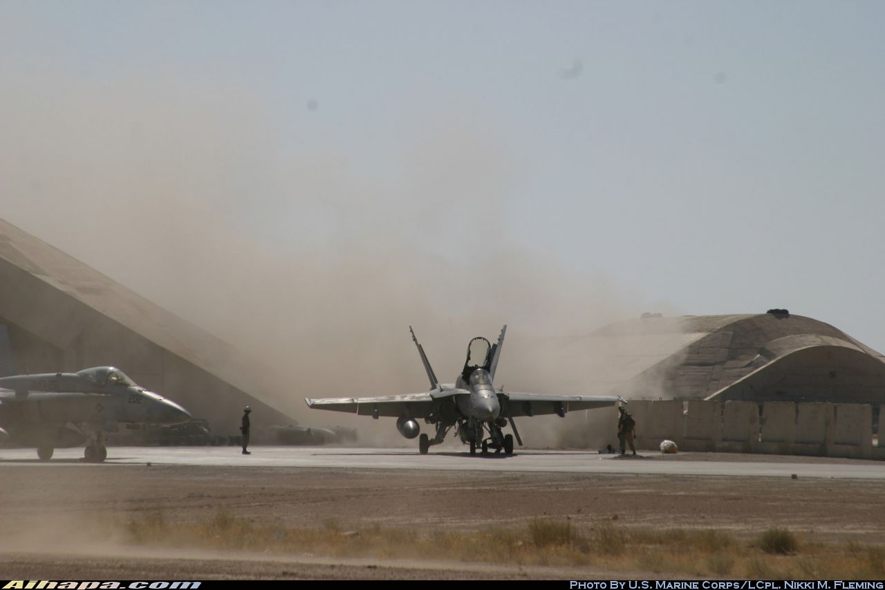 麦克唐纳-道格拉斯 F/A-18C&ldquo;大黄蜂&rdquo; \vert{} ID:17162