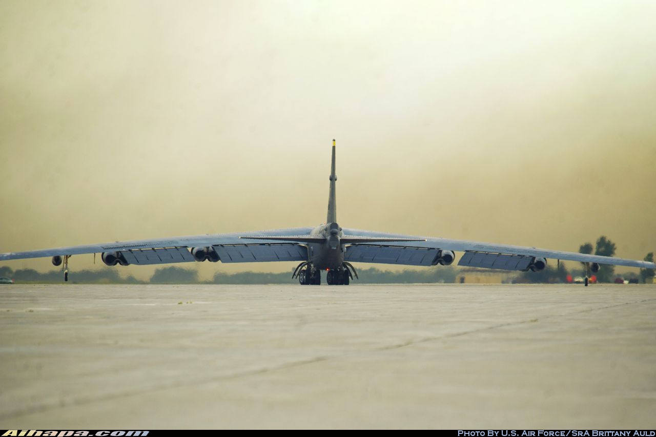 波音 B-52H&ldquo;同温层堡垒&rdquo; \vert{} ID:12424