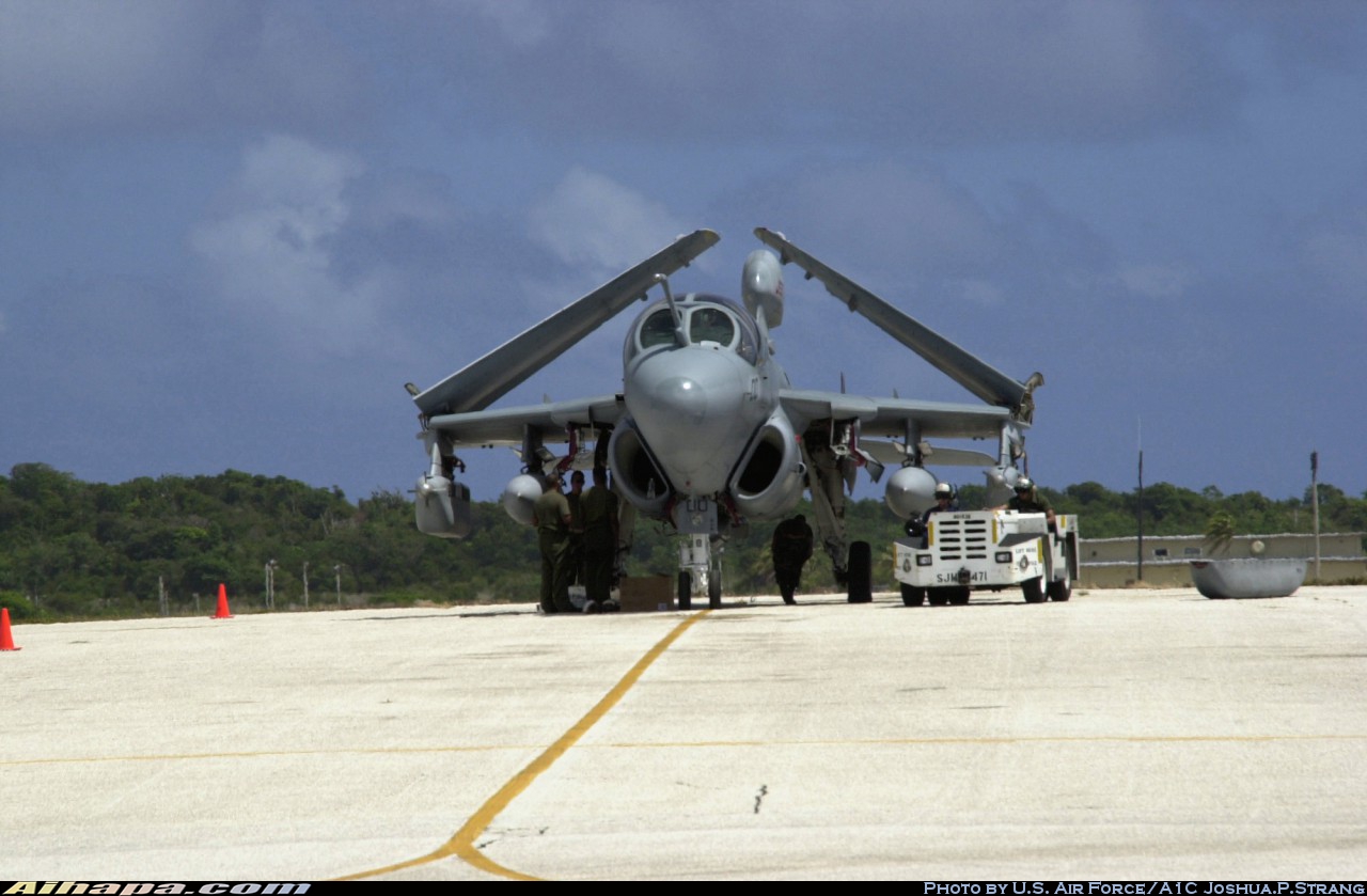 格鲁曼 EA-6B&ldquo;徘徊者&rdquo; \vert{} ID:3255