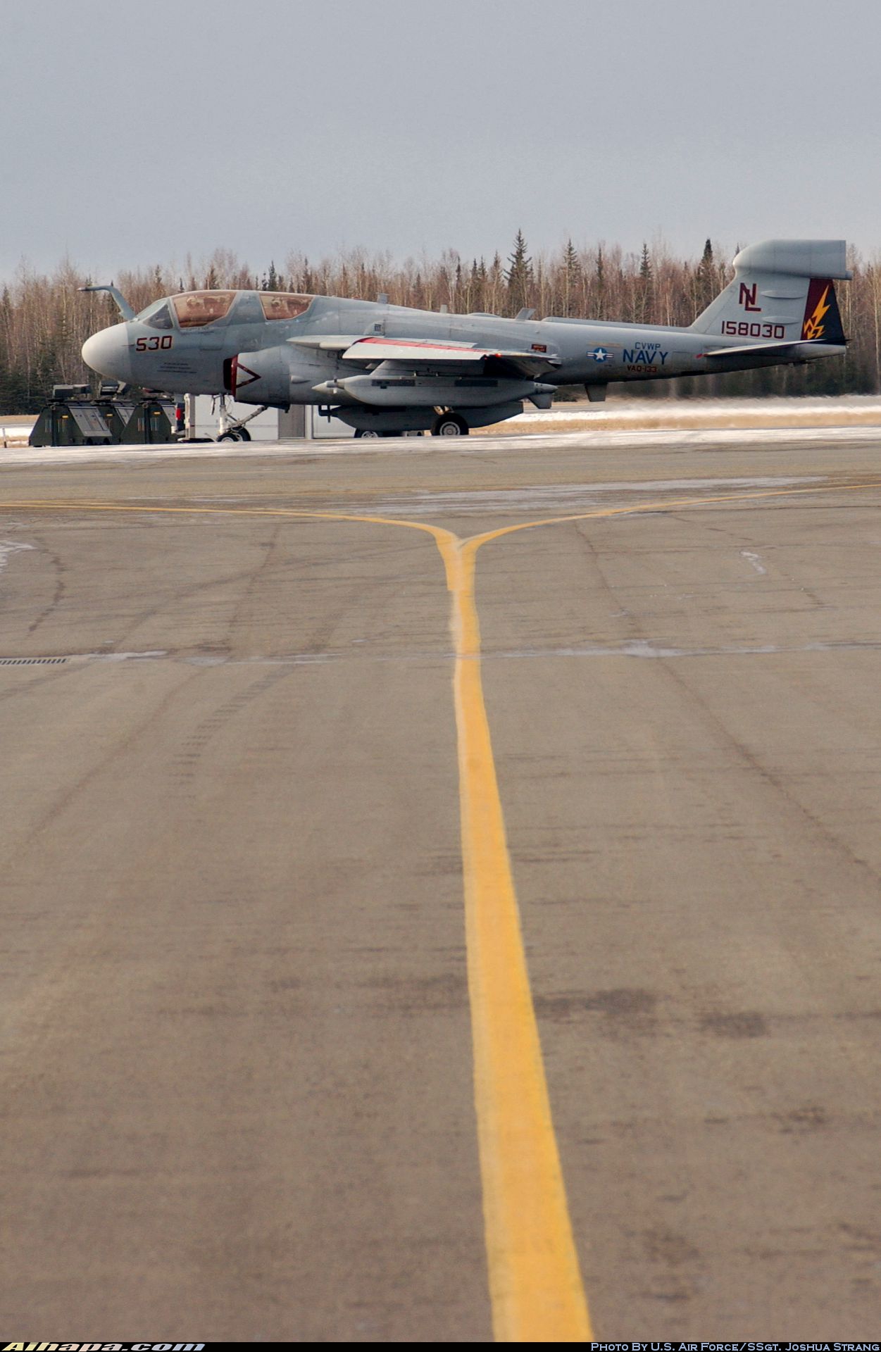 格鲁曼 EA-6B&ldquo;徘徊者&rdquo; \vert{} ID:21011