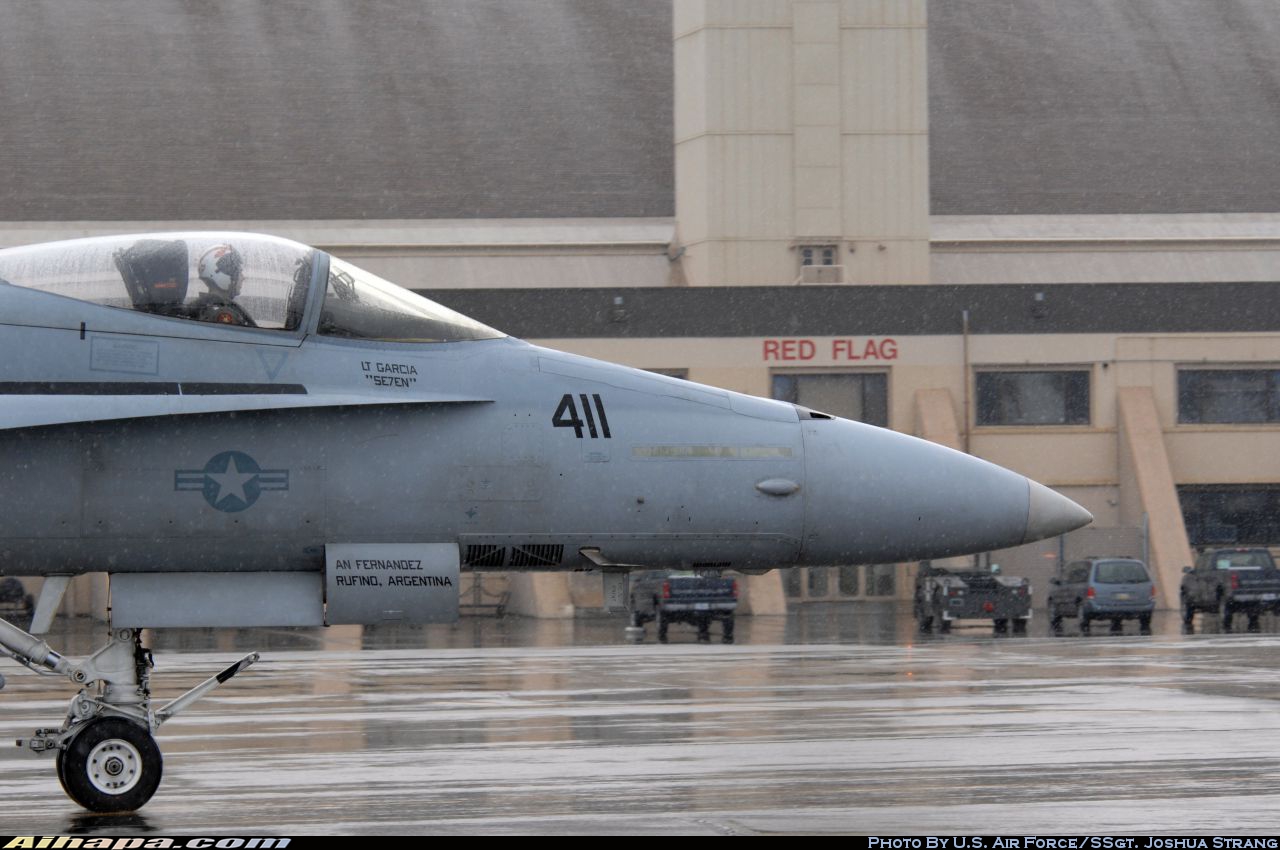 麦克唐纳-道格拉斯 F/A-18C&ldquo;大黄蜂&rdquo; \vert{} ID:17935