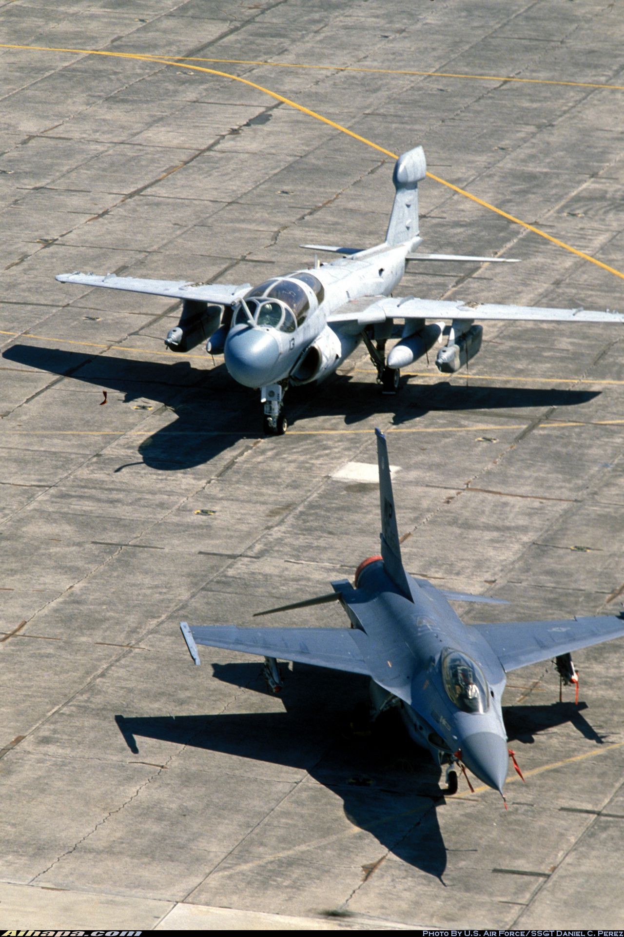 格鲁曼 EA-6B&ldquo;徘徊者&rdquo; \vert{} ID:20929