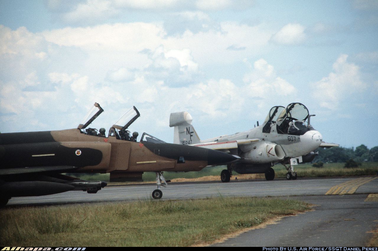 格鲁曼 EA-6B&ldquo;徘徊者&rdquo; \vert{} ID:20919