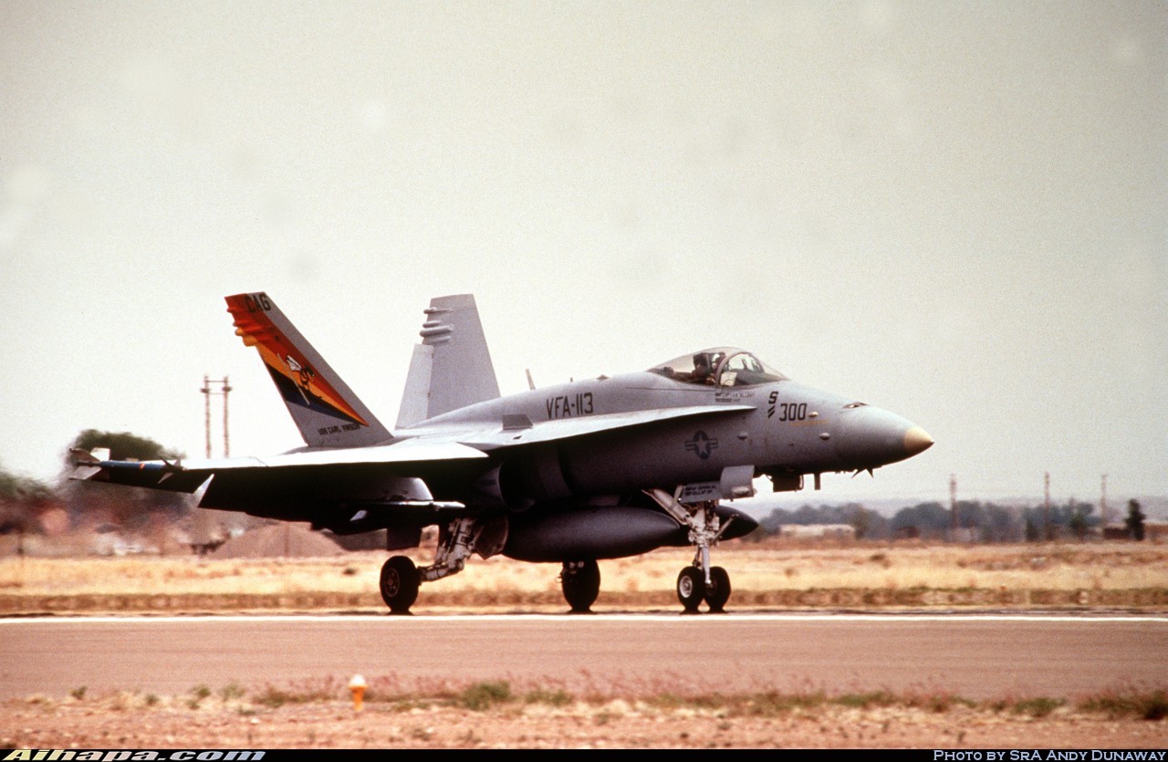 麦克唐纳-道格拉斯 F/A-18C&ldquo;大黄蜂&rdquo; \vert{} ID:3821